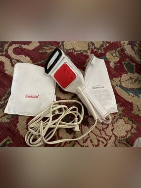 Sunbeam White Handheld Steamer with Red Lint Pad
